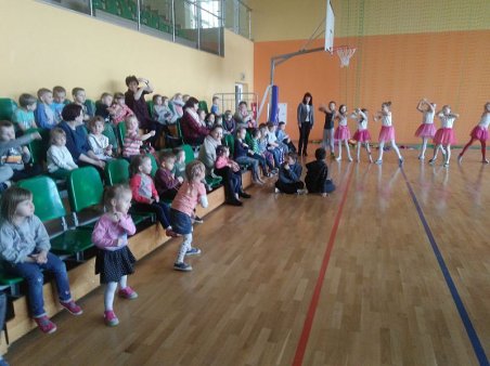 Integracja przez taniec