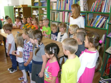 Uczniowie klas I otrzymują podręczniki