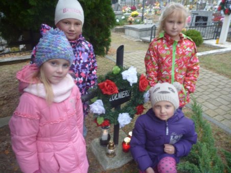 Wyjście zuchów na cmentarz