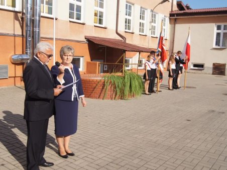 UROCZYSTOŚĆ ROZPOCZĘCIA ROKU SZKOLNEGO 2015/2016