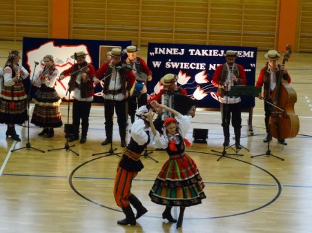 INNEJ TAKIEJ ZIEMI...