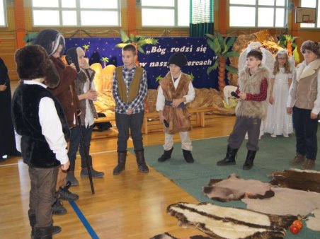 Bóg rodzi się w...