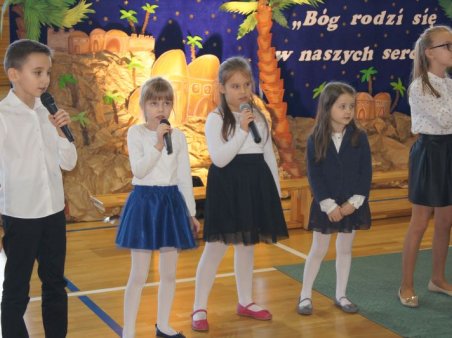 Bóg rodzi się w...