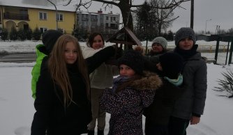 Dokarmianie ptaków zimą - Szkolne Koło Ekologiczne