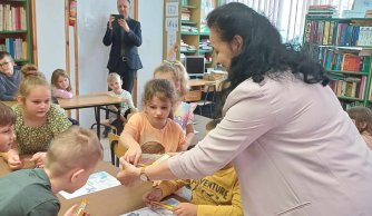 Podsumowanie cyklicznych spotkań z książką sześciolatków w bibliotece szkolnej