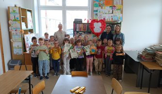 Podsumowanie cyklicznych spotkań z książką sześciolatków w bibliotece szkolnej w roku szkolnym 2024/2025.