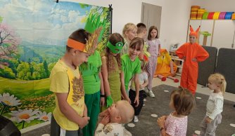 "Deszcz dla ogórka" - inscenizacja klasy III a