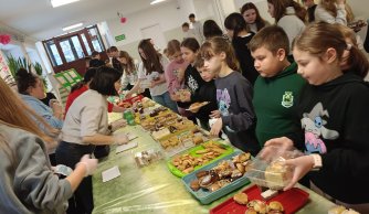 Dzień Życzliwości - Kiermasz Ciast i Sklepik Dobrego Serca.