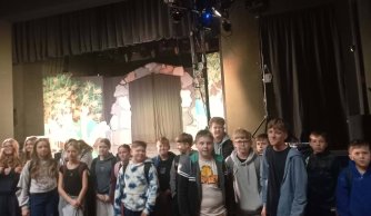 Niezwykła podróż teatralna szóstoklasistów
